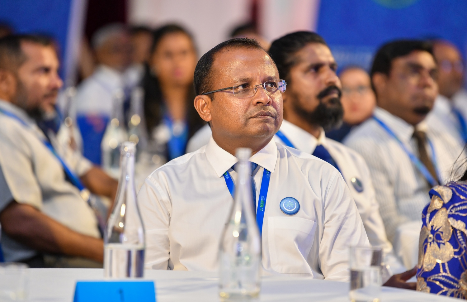 އެމްއެންޕީގެ ޕީޖީ ލީޑަރު އަބްދުﷲ ރިޔާޒު، އެ ޕާޓީގެ ފުރަތަމަ ކޮންގްރެސް ފެށުމުގެ ޖަލްސާގައި ބައިވެރިވެވަޑައިގަންނަވަނީ.--- ފޮޓޯ: ފަޔާޒު މޫސާ | މިހާރު