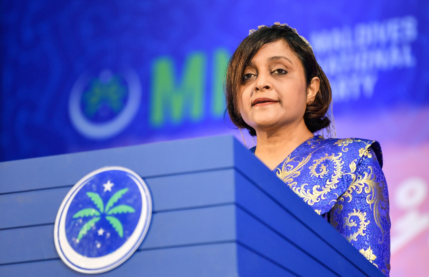 ކޮންގްރެސް ފެށުމުގެ ޖަލްސާގައި އެމްއެންޕީގެ އަންހެނުންގެ ގޮފީގެ ރައީސް ދުންޔާ މައުމޫން ވާހަކަ ދައްކަވަނީ.--- ފޮޓޯ: ފަޔާޒު މޫސާ | މިހާރު