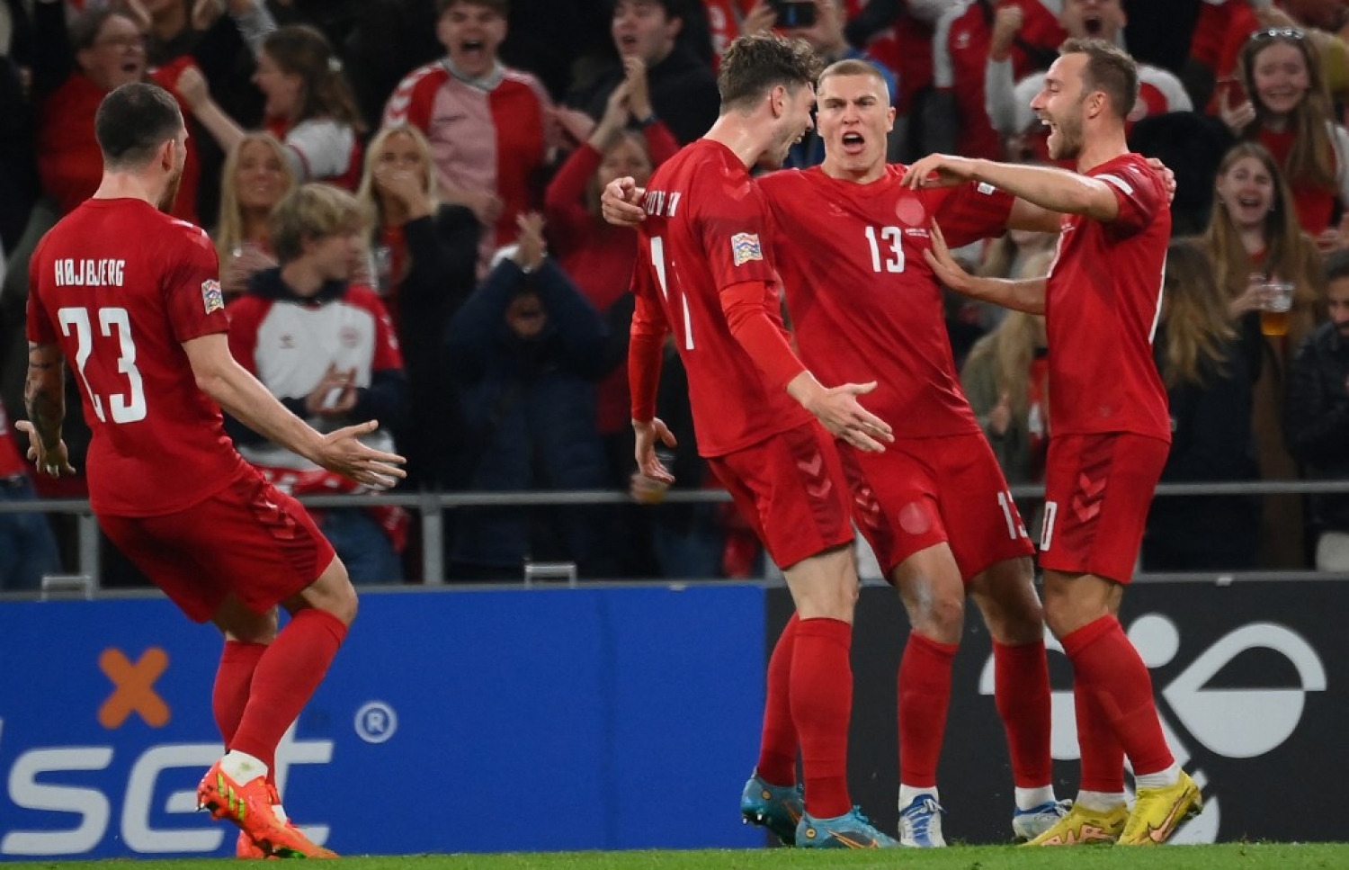 ޑެންމާކުގެ ދެވަނަ ލަނޑަށް ފަހު ކުޅުންތެރިން އުފާފާޅުކުރަނީ. -- ފޮޓޯ: އޭއެފްޕީ