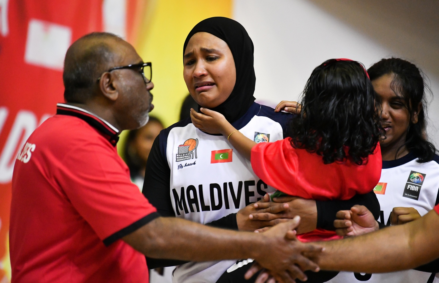 ސާބާ ޗެމްޕިއަންޝިޕުގައި ނޭޕާލް އަތުން މޮޅުވުމަށް ފަހު ޓީމުގެ ކެޕްޓަން ޝިއުރާ އާއި ހެޑް ކޯޗު ސުޕުން ވިމާލް ވާހަކަ ދައްކަނީ -- ފޮޓޯ: ފަޔާޒު މޫސާ | މިހާރު