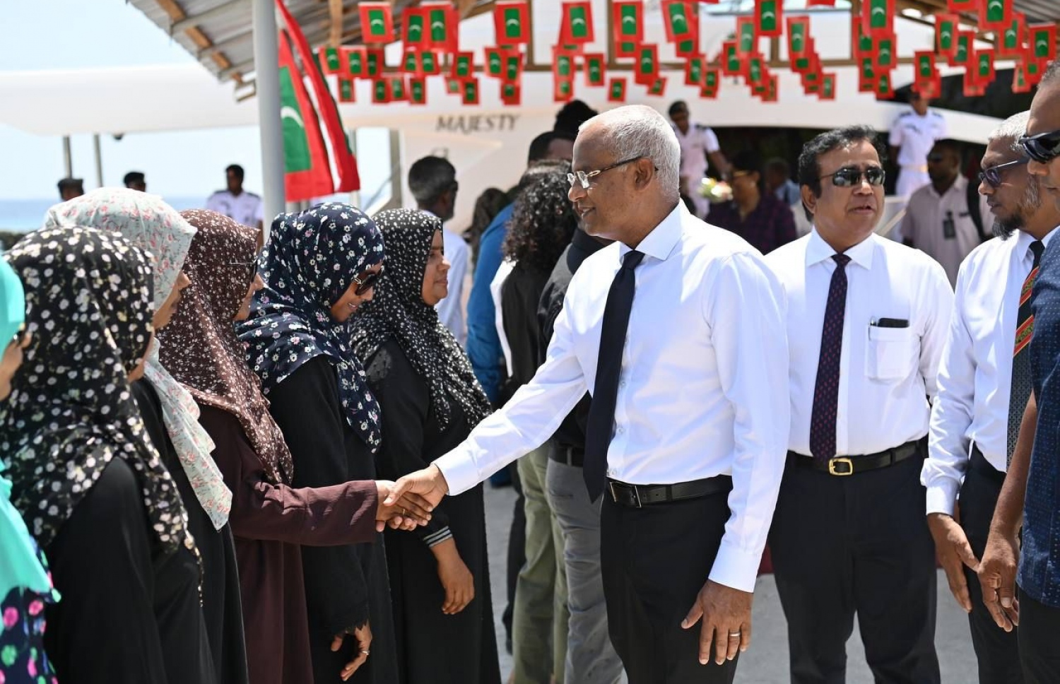 ރައީސް ނައިވާދޫގައި: މި ރަށަށް ނުކޮށްދެވި ހުރި ހިދުމަތްތައް ވެސް މި ސަރުކާރުން ފަށާނެ ކަމުގެ ޔަގީންކަން ދެއްވި. -- ފޮޓޯ: ރައީސް އޮފީސް