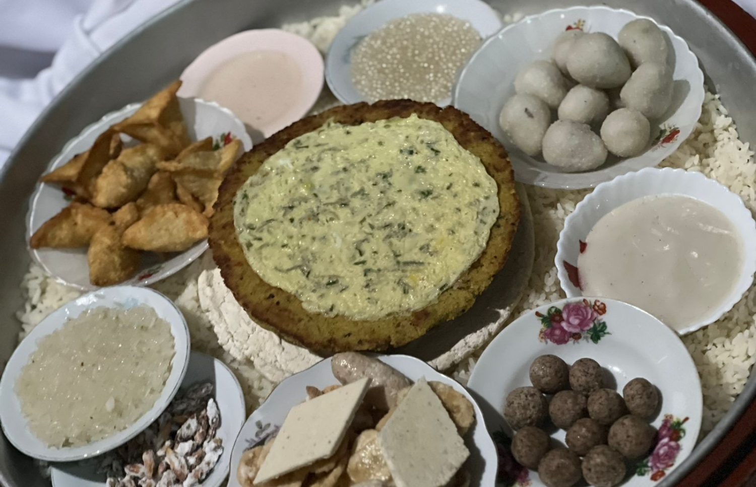 އުތީމުގައި ކޭން ތައްޔާރުކޮށްފައި.