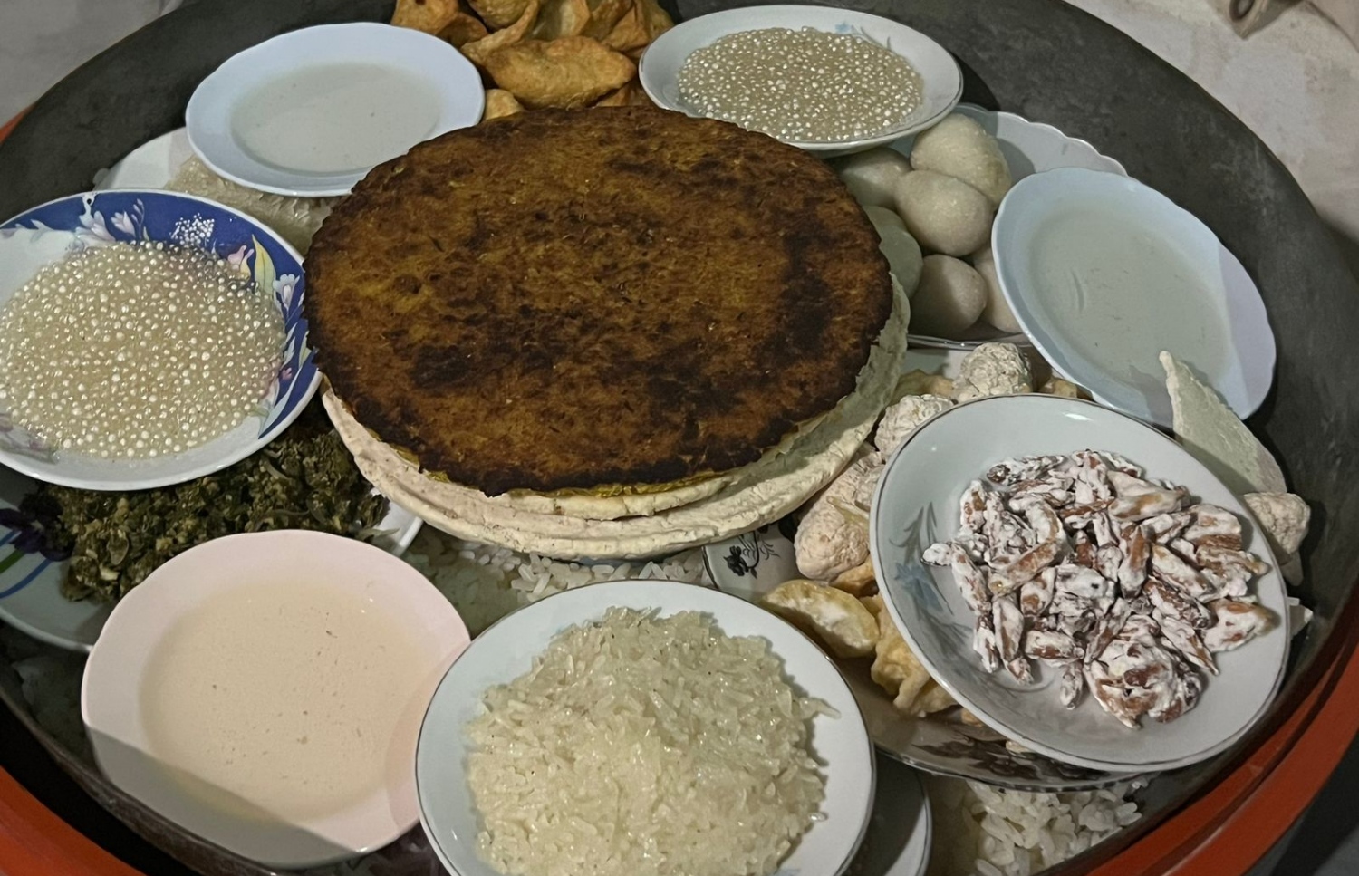 . އުތީމުގައި ކޭން ތައްޔާރުކޮށްފައި: މިހާ ގިނަ ކޭން މި ރަށުން ނެރުނީ ގިނަ އަހަރުތަކަކަށް ފަހު ކަމަށް ބައެއް މީހުން ބުނޭ.