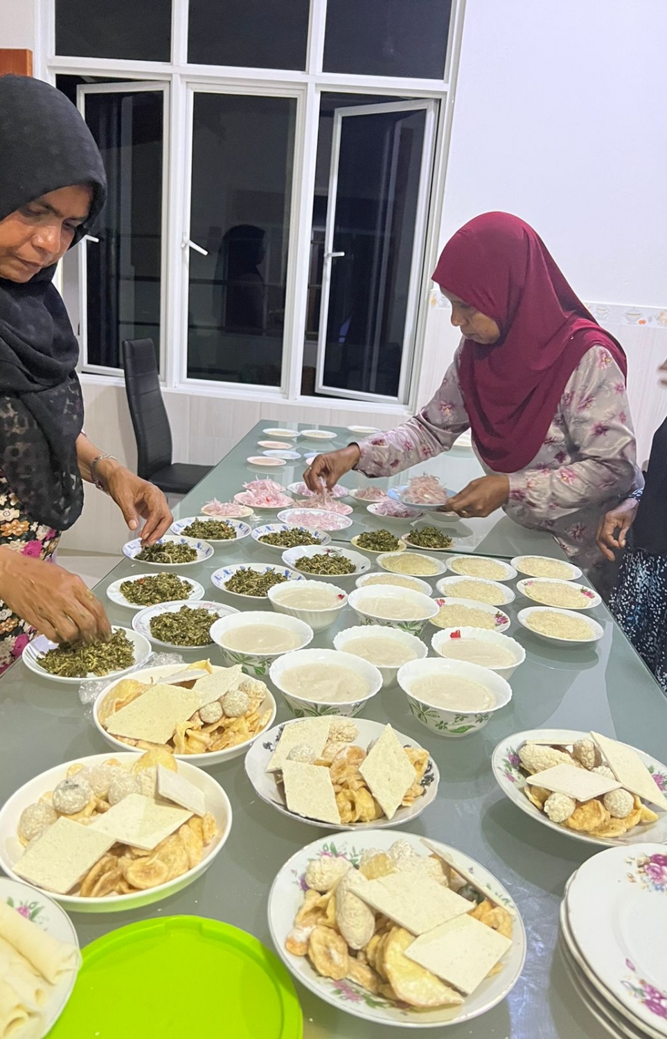 އުތީމުގައި ކޭން ތައްޔާރުކޮށްފައި.