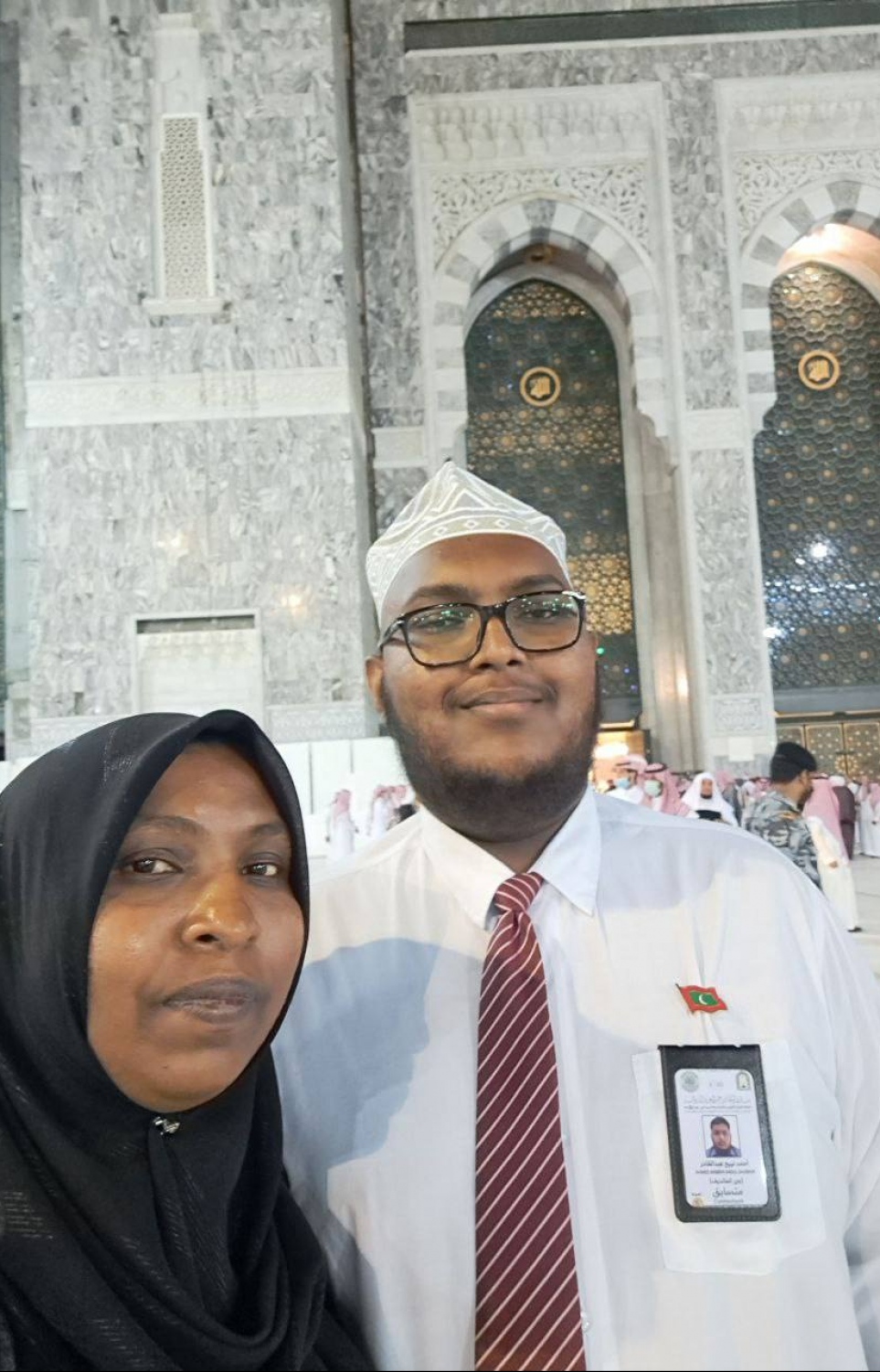 ނަބީހު އޭނާގެ މަންމައާއެކު ހަރަމްފުޅުގައި --