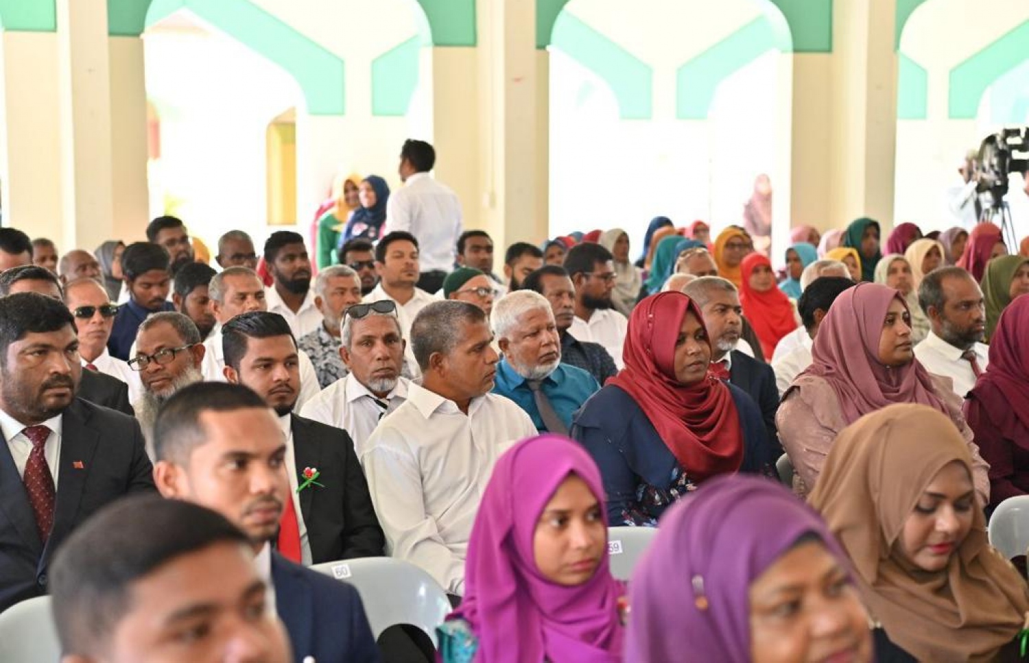 ގައުމީ ދުވަހުގެ ޖަލްސާ: އުތީމުގައި މި ޖަލްސާ ބޭއްވުމަކީ ހާއްސަ އުފަލެއް ލިބިވަޑައިގެންނެވި ކަމެއް ކަމަށް ރައީސް ވިދާޅުވި. -- ފޮޓޯ: ރައީސް އޮފީސް