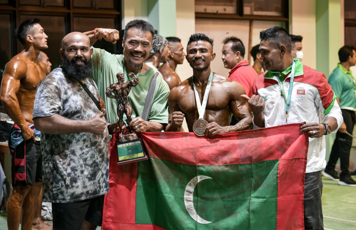 އޭޝިއަން ޗެމްޕިއަންޝިޕްގައި އަޒުނީން ރަން މެޑަލް ހޯދުމުން ދިވެހި ކޯޗިން ޓީމުން އޭނާ އާއެކު އުފާފާލު ކުރަނީ: ވޯލްޑް ޗެމްޕިއަންޝިޕްގައި ހެޑް ކޮޗުކަން ކުރާނީ ހަސީބު (ވ) --- ފޮޓޯ: ނިޝާން އަލީ | މިހާރު