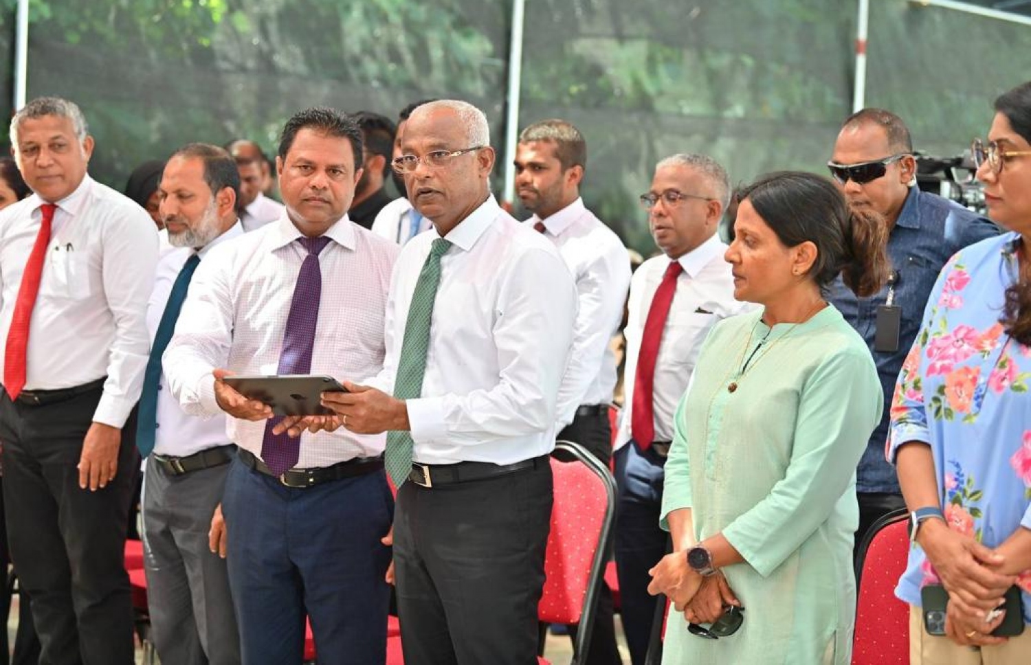 އުތީމުގެ އާ އިންޖީނުގެ ރައީސް ހުޅުއްވައިދެއްވަނީ. -- ފޮޓޯ: ރައީސް އޮފީސް