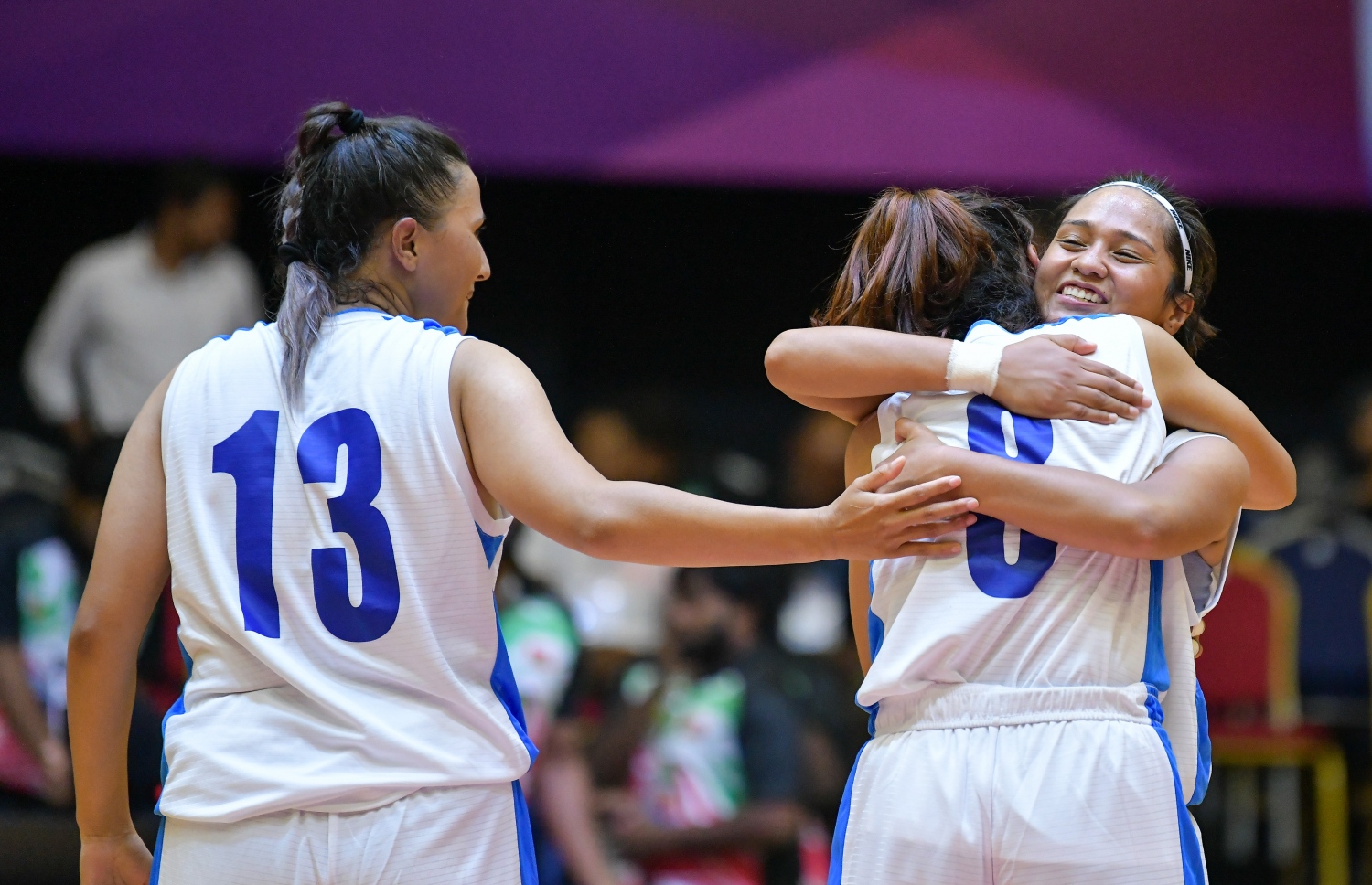 ނޭޕާލްގެ ކުޅުންތެރިން މެޗު ކާމިޔާބު ކުރުމަށް ފަހު އުފާފާޅު ކުރަނީ --- ފޮޓޯ: ފަޔާޒު މޫސާ