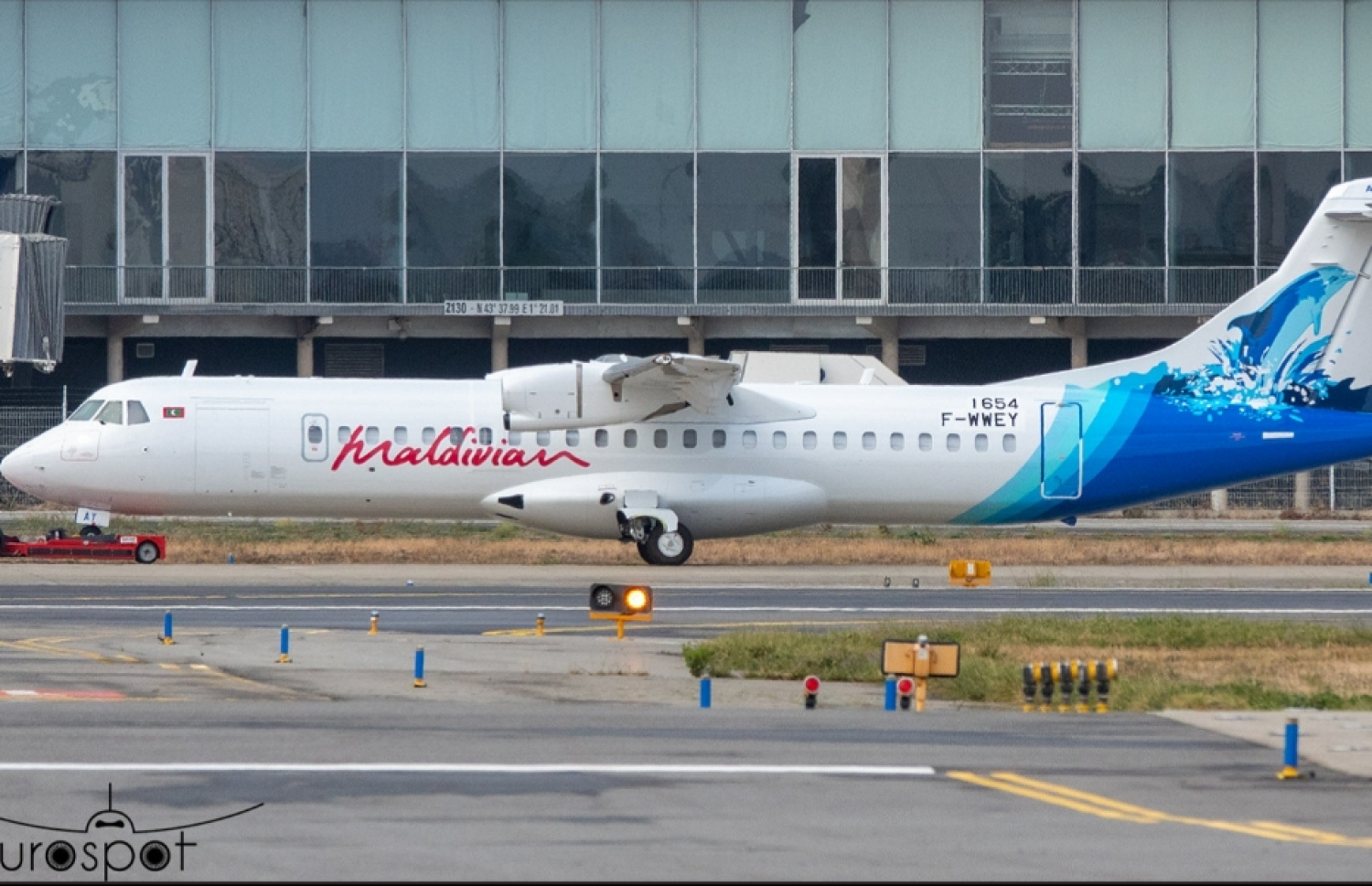 މޯލްޑިވިއަން އިން އޯޑަރު ކުރި އޭޓީއާރް-72 މަރުކާގެ ބޯޓެއް ފްރާންސް ގެ ޓުލޫސް-ބްލެންޔެކް އެއާޕޯޓުގައި.---ފޮޓޯ: ޔޫރޯސްޕޮޓް