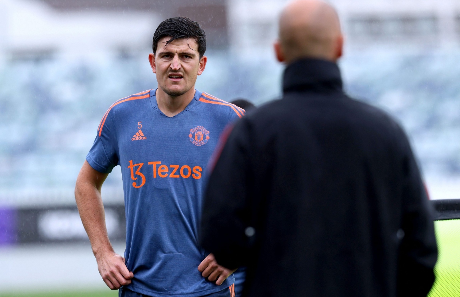 ހެރީ މެގުއާ، ޔުނައިތެޑްގެ ފަރިތަކުރުންތަކުގައި. ޓެން ހަގް ވަނީ މެގުއާ އަށް އަމާޒުވާ ފާޑުކިޔުންތަކުން އޭނާގެ ދިފާއުގައި ވާހަކަ ދައްކައިފައި. -- ފޮޓޯ: އޭއެފްޕީ