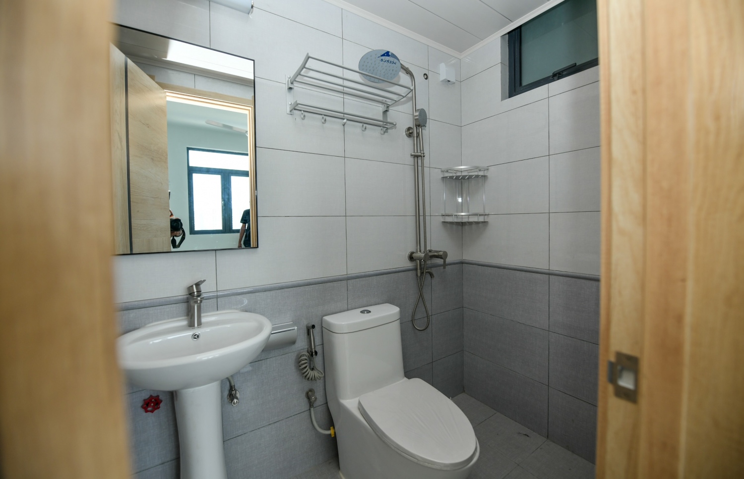 އެމްއޭސީއެލްގެ ފްލެޓްތަކުގެ ދެ ކޮޓަރީގެ އެޕާޓްމަންޓެއްގެ ފާހާނާއެއް.---ފޮޓޯ: ނިޝާން އަލީ/ މިހާރު