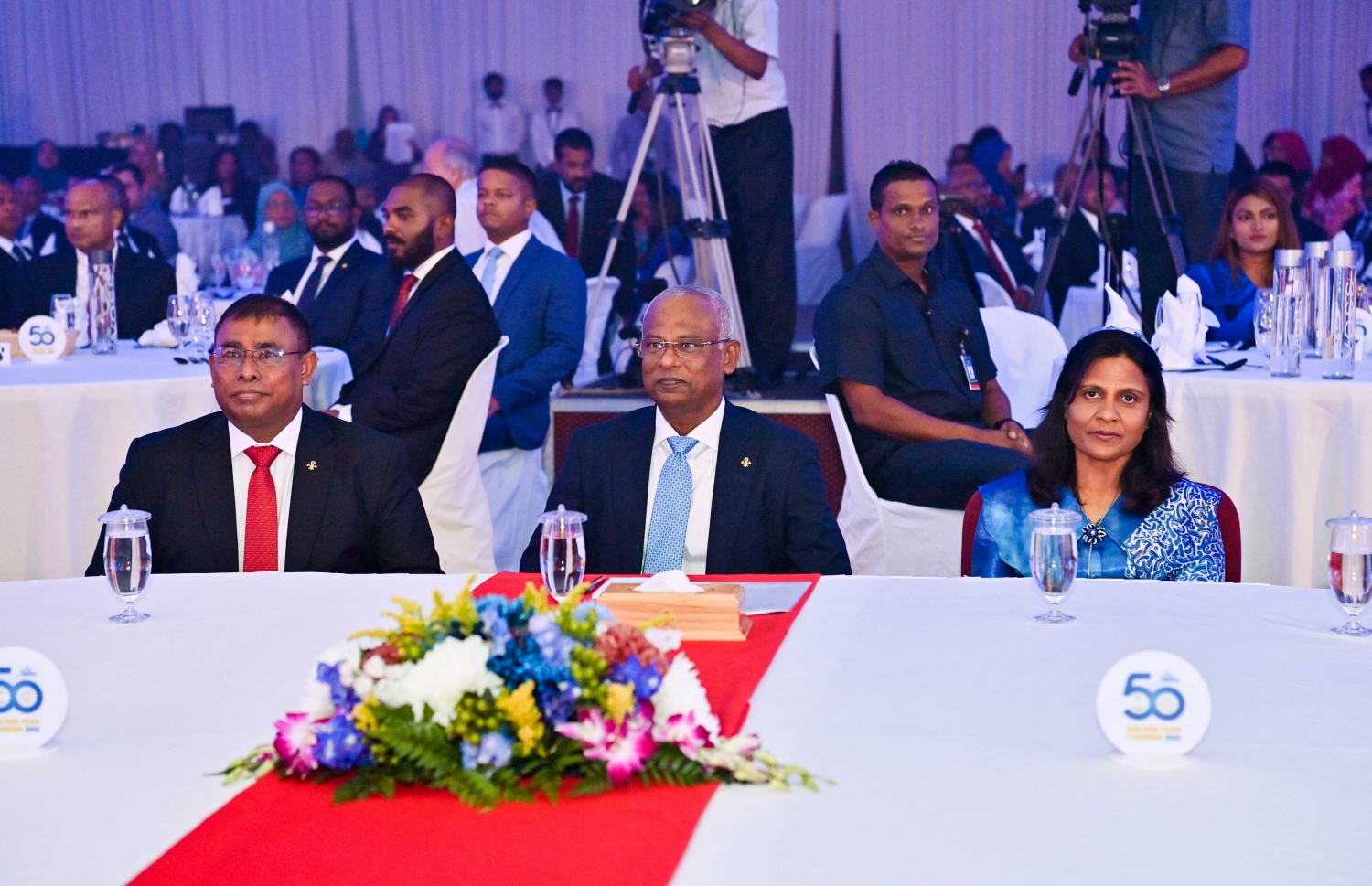 ރައީސްގެ ދެކަނބަލުންނާއި ޓޫރިޒަމް މިނިސްޓަރު ޑރ. އަބްދުﷲ މައުސޫމް ރޭގެ ރަސްމިއްޔާތުގައި ބައިވެރިވެވަޑައިގަންނަވަނީ ---ފޮޓޯ: ފަޔާޒް މޫސާ | މިހާރު