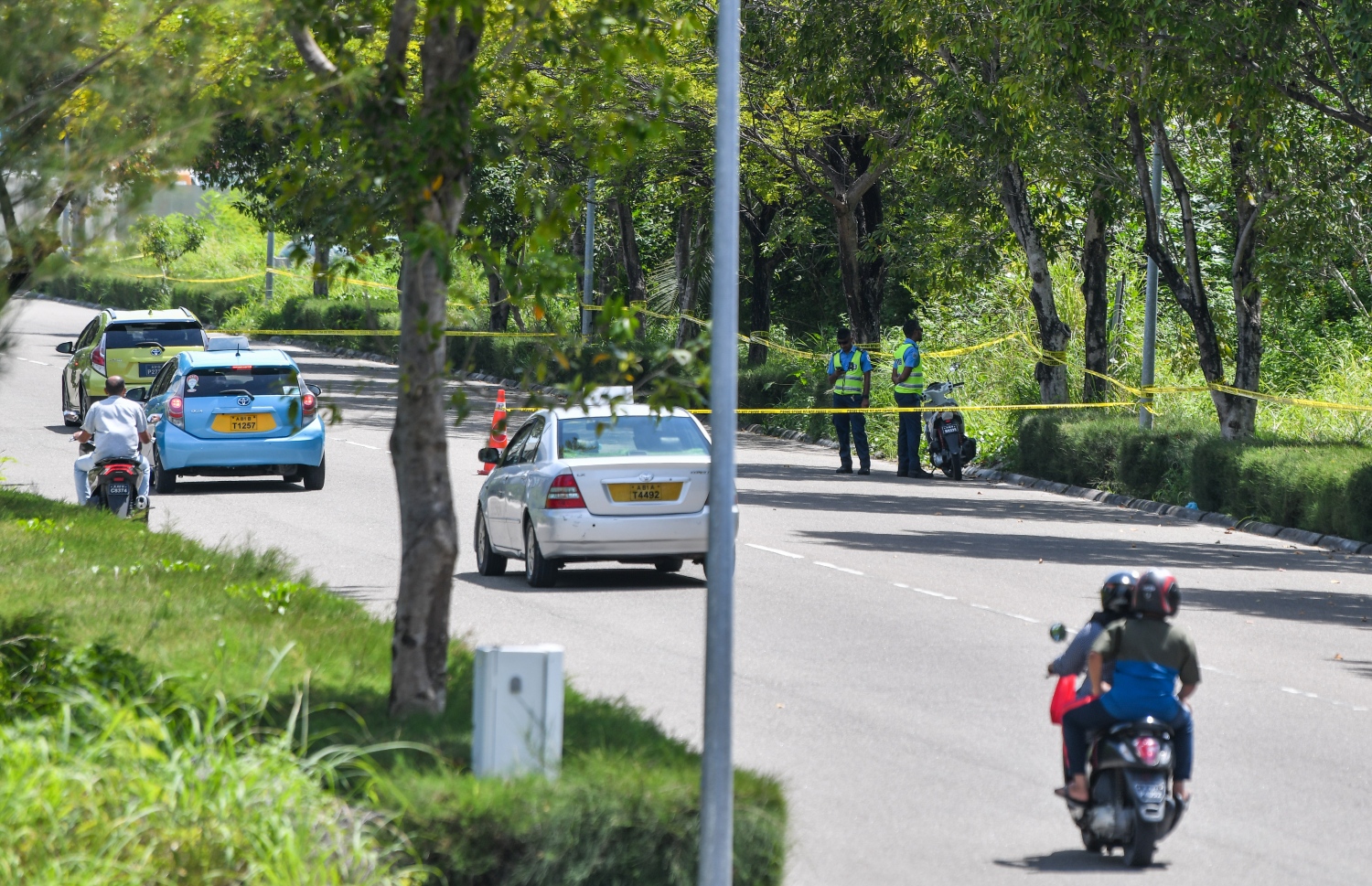 އަޒްހާންގެ ހަށިގަނޑު ފެނުނު ސަރަހައްދު ފުލުހުން ބަންދުކޮށްފައި.-- ފޮޓޯ: ފަޔާޒު މޫސާ/ މިހާރު