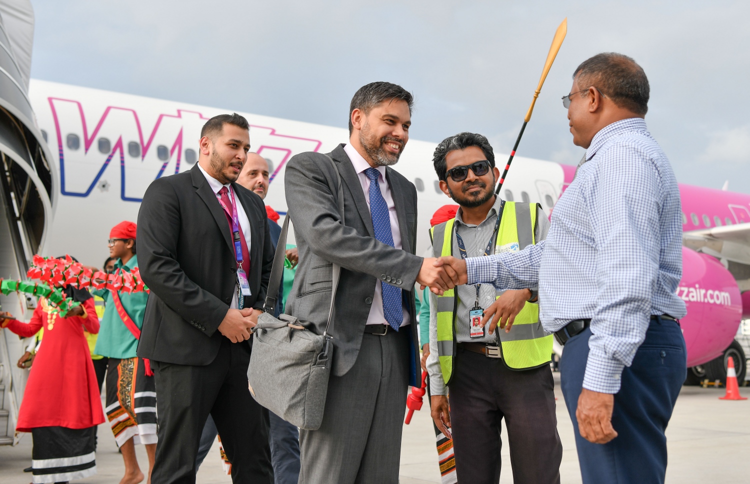 ވިޒް އެއާގެ ފުރަތަމަ ފްލައިޓު މިއަދު ރާއްޖެ އައުމުން ޓޫރިޒަމް މިނިސްޓަރު ޑރ. މައުސޫމް މަރުހަބާ ވިދާޅުވަނީ.--- ފޮޓޯ: ނިޝާން އަލީ/މިހާރު