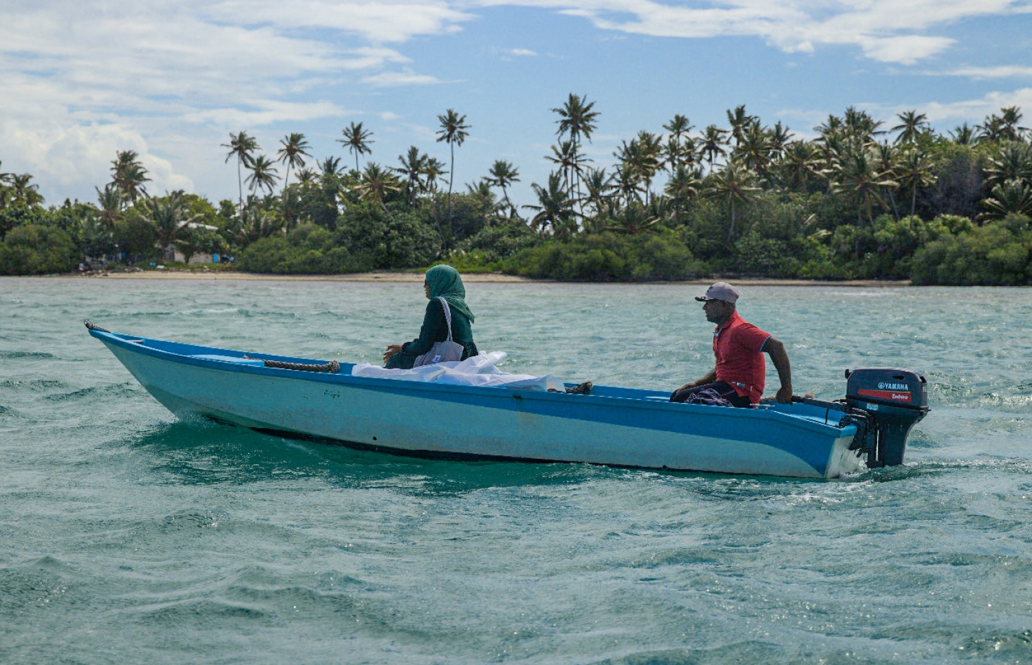 ޝަމްހާ އޭނާގެ ބައްޕައާއެކު ނާލާފުށިން މުއްޔަށް ދަތުރު ކުރަނީ: ކޮންމެ މޫސުމެއްގައި ވެސް މި ދަތުރު ކުރަނީ މަސައްކަތަށް އޮންނަ ލޯތްބެއްގެ ސަބަބުން ކަމަށް ޝަމްހާ ބުނޭ -- ފޮޓޯ: މިހާރު