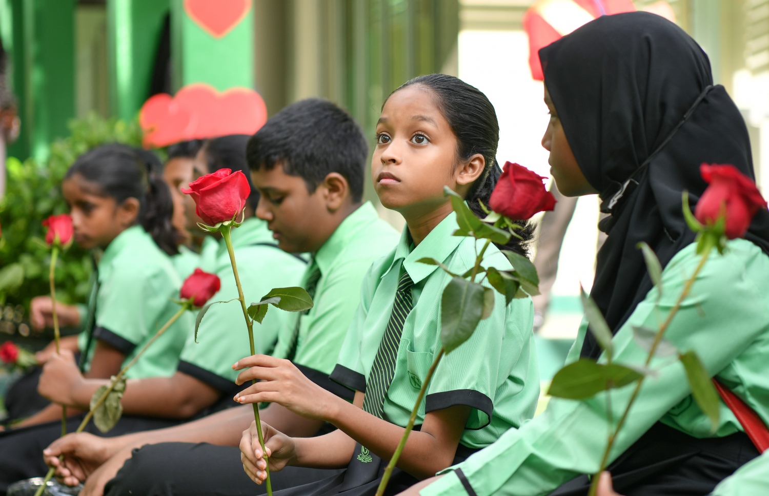 ޓިޗަރުންގެ ދުވަސް ފާހަގަ ކުރުމުގެ ގޮތުން ކަލާފާނު ސްކޫލުގައި ބޭއްވި ހާއްސަ އެސެމްބްލީގައި ދަރިވަރުން ބައިވެރިވަނީ.-- ފޮޓޯ: ނިޝާން އަލީ /މިހާރު