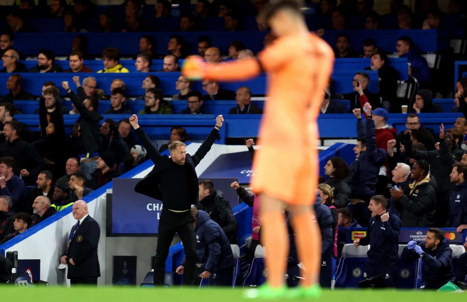 ކޯޗު ޕޮޓާ، ރޭގެ މެޗުގައި. މިއީ އޭނާ ޗެމްޕިއަންސް ލީގުގައި ޗެލްސީ އަށް އިރުޝާދު ދިން ދެވަނަ މެޗުން ހޯދި ފުރަތަމަ މޮޅު، ފުރަތަމަ މެޗުން ވީ އެއްވަރު. ޗެލްސީ އާއެކު މިއީ ޕޮޓާ ޗެމްޕިއަންސް ލީގުގައި ކުރާ ފުރަތަމަ ތަޖުރިބާ. -- ފޮޓޯ: ޗެލްސީ