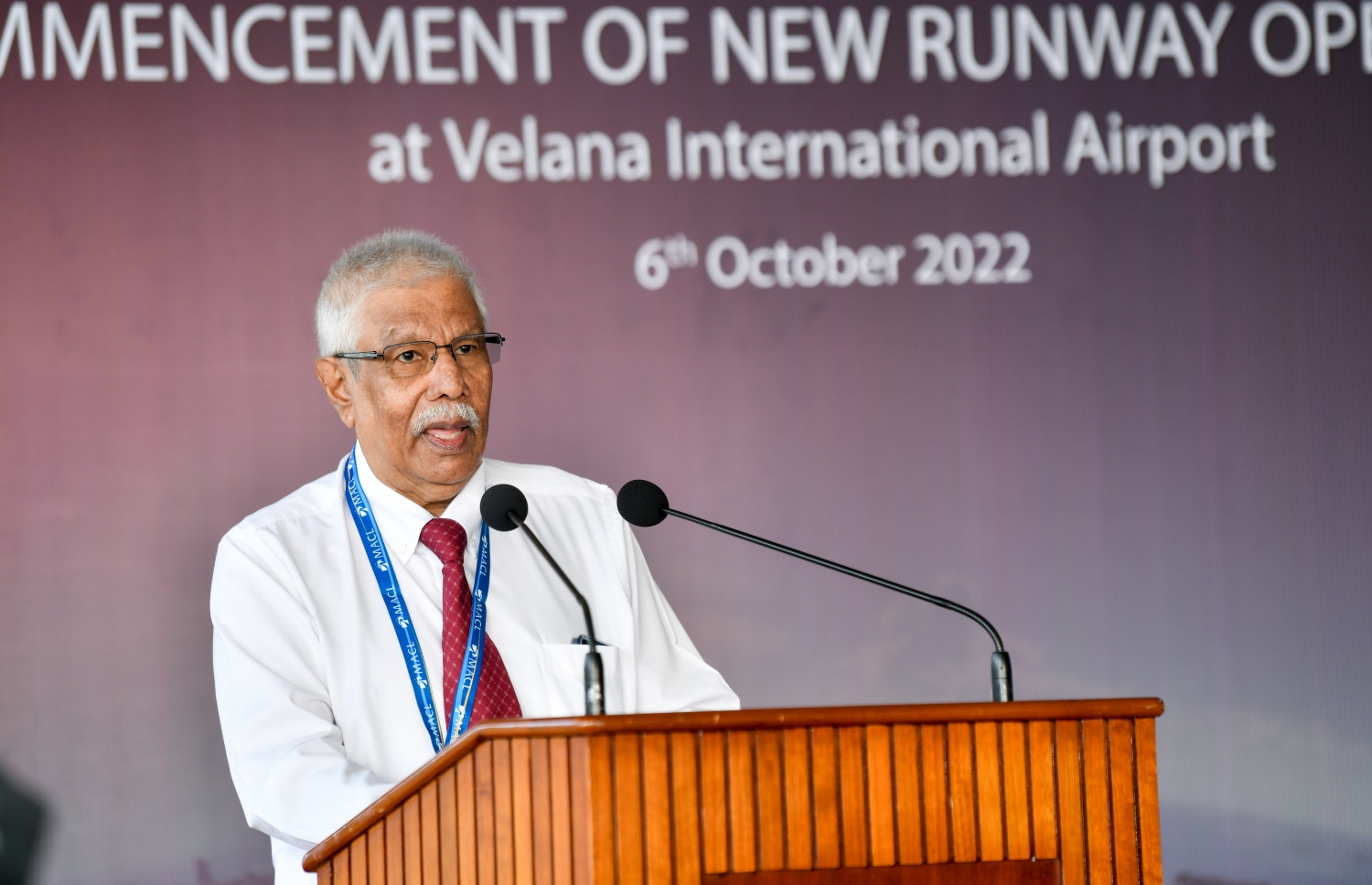 އާ ރަންވޭ ބޭނުންކުރަން ފެށުމަށް މިއަދު ހެނދުނު ވީއައިއޭގައި ބޭއްވި ރަސްމިއްޔާތުގައި އެމްއޭސީއެލްގެ ޗެއާމަން މުހައްމަދު އުމަރު މަނިކު ވާހަކަފުޅު ދައްކަވަނީ --. ފޮޓޯ: ނިޝާން އަލީ/މިހާރު