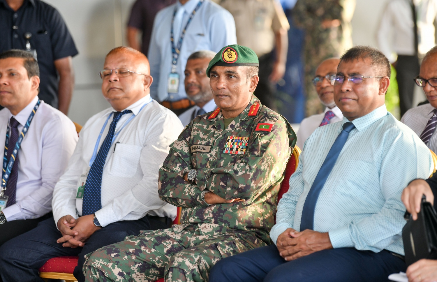 އާ ރަންވޭ ބޭނުންކުރަން ފެށުމަށް މިއަދު ހެނދުނު ވީއައިއޭގައި ބޭއްވި ރަސްމިއްޔާތުގައި ސަރުކާރުގެ ބައެއް އިސްވެރިން ބައިވެރިވަނީ--. ފޮޓޯ: ނިޝާން އަލީ/މިހާރު