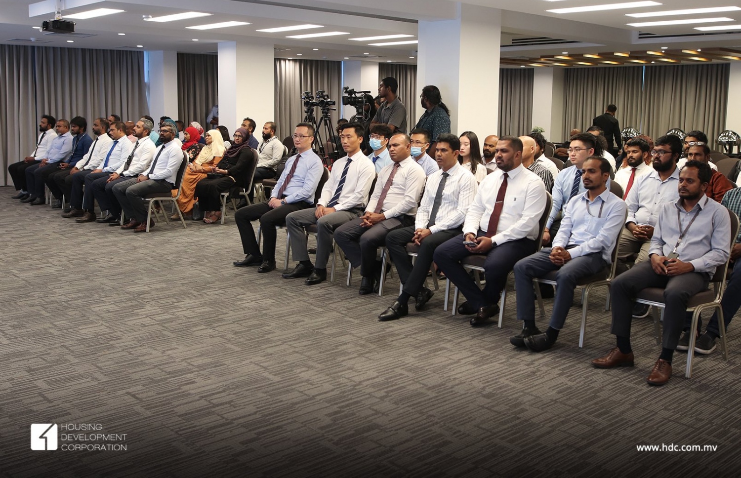 ހުޅުމާލޭގައި ހަތަރު މަޝްރޫއުއެއް ހިންގުމުގެ އެއްބަސްވުމުގައި ސޮއިކުރުމަށް ބޭއްވި ރަސްމިއްޔާތު. -- ފޮޓޯ: އެޗްޑީސީ