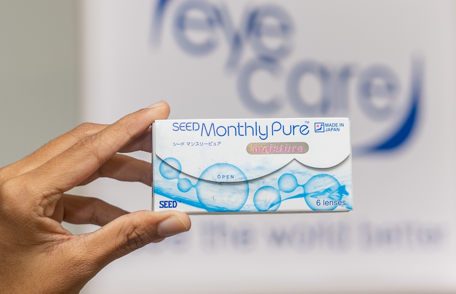 އައިކެއާއިން ވިއްކާ ޖަޕާނުގެ މަޝްހޫރު "ސީޑް" ކޮންޓެކްޓު ލެންސް. -- ފޮޓޯ: އައިކެއާ