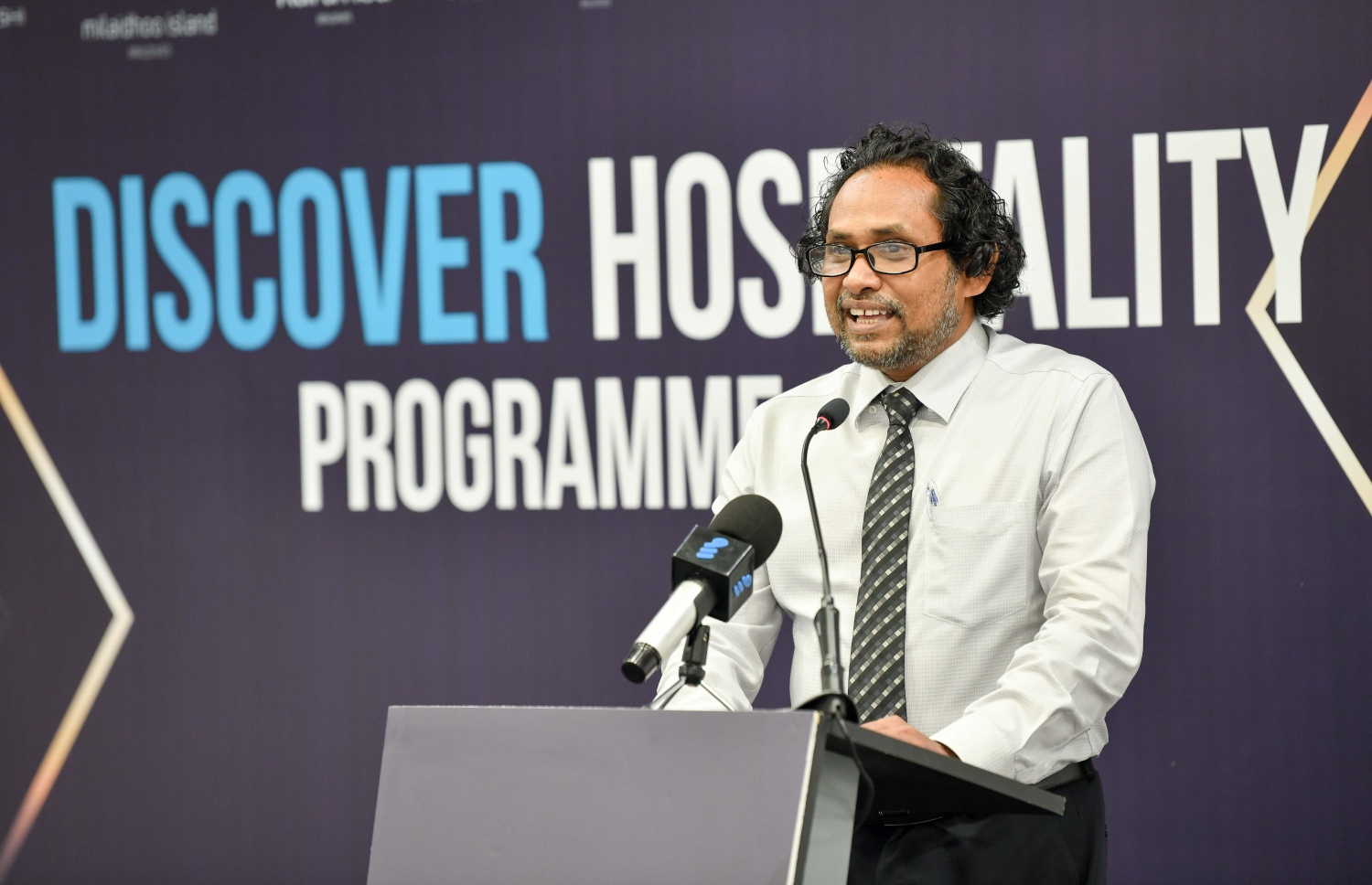 މިއަދުގެ ރަސްމިއްޔާތުގައި ވިލާ ކޮލެޖުގެ ޑެޕިއުޓީ ރެކްޓާ، ޑރ. އަލީ ނަޖީބު ވާހަކަ ދައްކަވަނީ. ފޮޓޯ: ނިޝާން އަލީ | މިހާރު