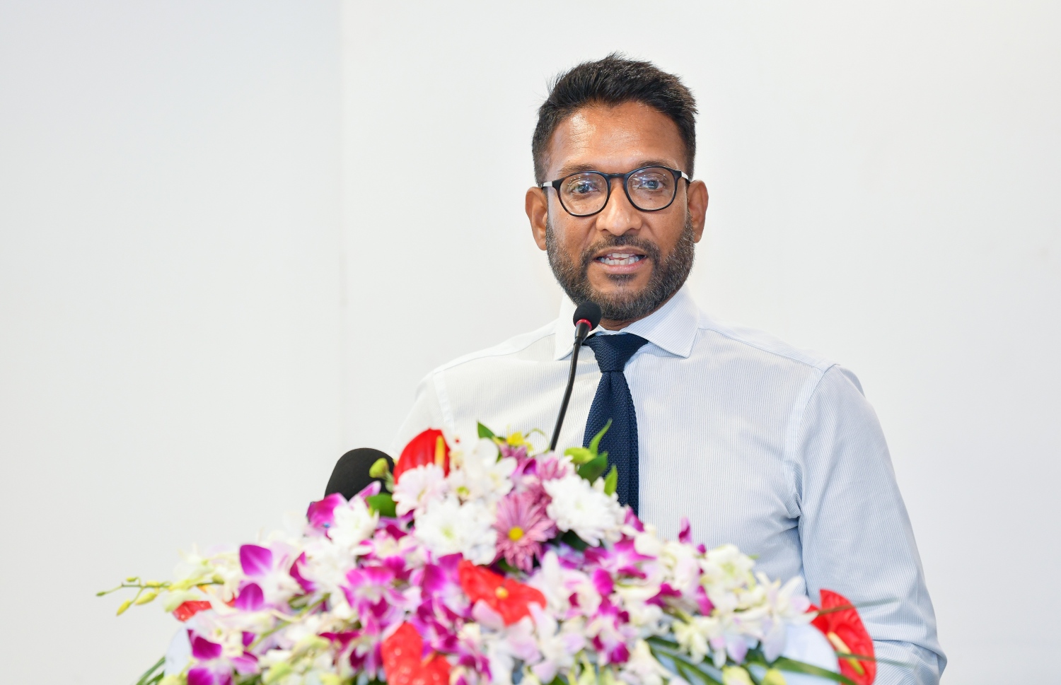 ހެލްތު މިނިސްޓްރީގެ ސްޓޭޓް މިނިސްޓަރު ޑރ. ޝާހު: ފެމިލީ ޑޮކްޓަރުން ތަމްރީނުވުމުން ބަލިތަކުން ރައްކާތެރިވުމުގެ ބަޔަށް ފުރިހަމައަށް މަސައްކަތްކުރެވޭނެ ކަމަށް ވިދާޅުވި. -- ފޮޓޯ: ފަޔާޒު މޫސާ/ މިހާރު