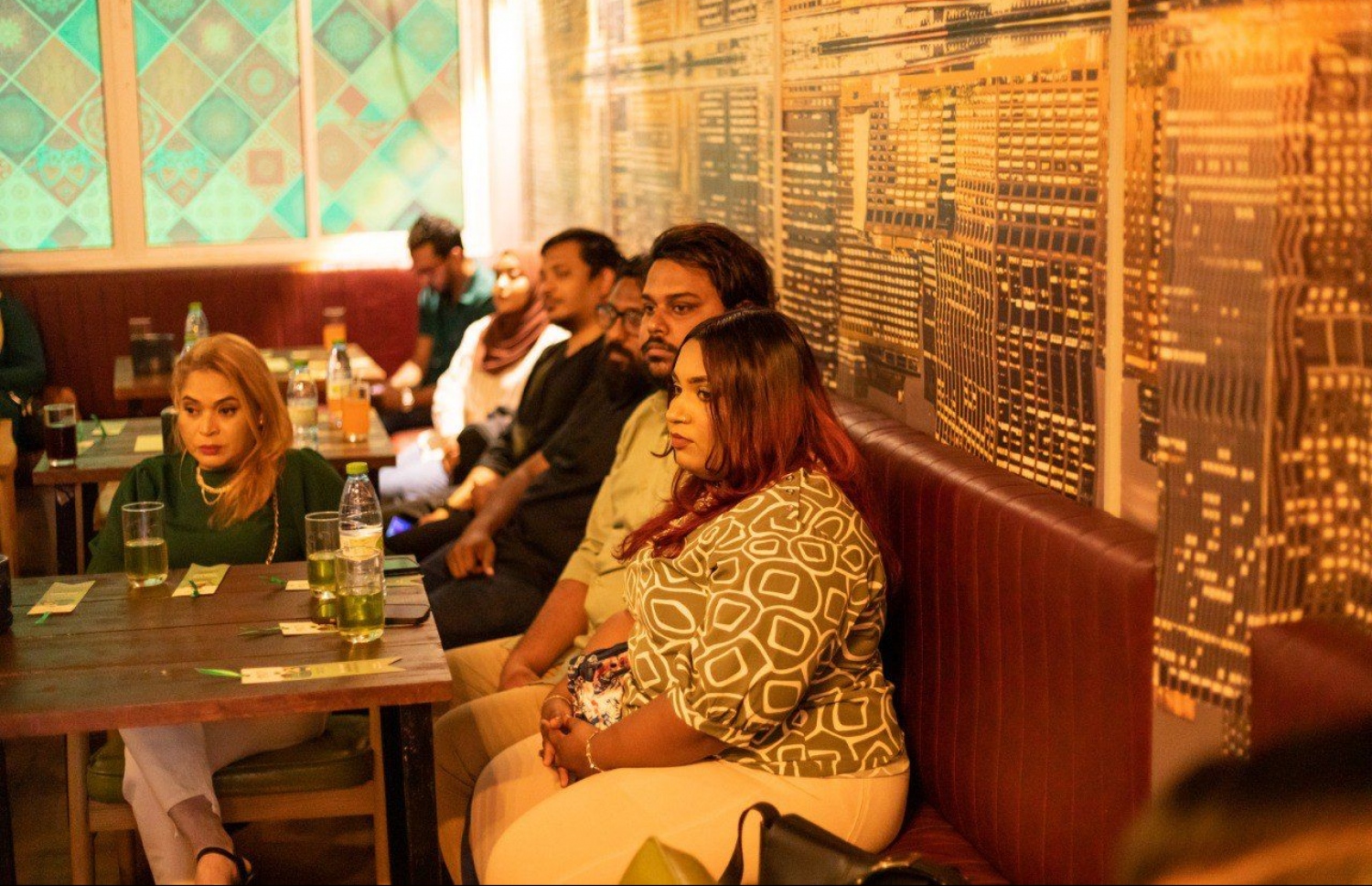 ނަފުސާނީ ދުޅަހެޔޮކަމަށް ހޭލުންތެރިކޮށް މައްސަލަތަކުގެ ވާހަކަ ދައްކަން އައިސީޕީން ބޭއްވި ބައްދަލުވުމުގެ ބައެއް ބައިވެރިން.---ފޮޓޯ: އައިސީޕީ