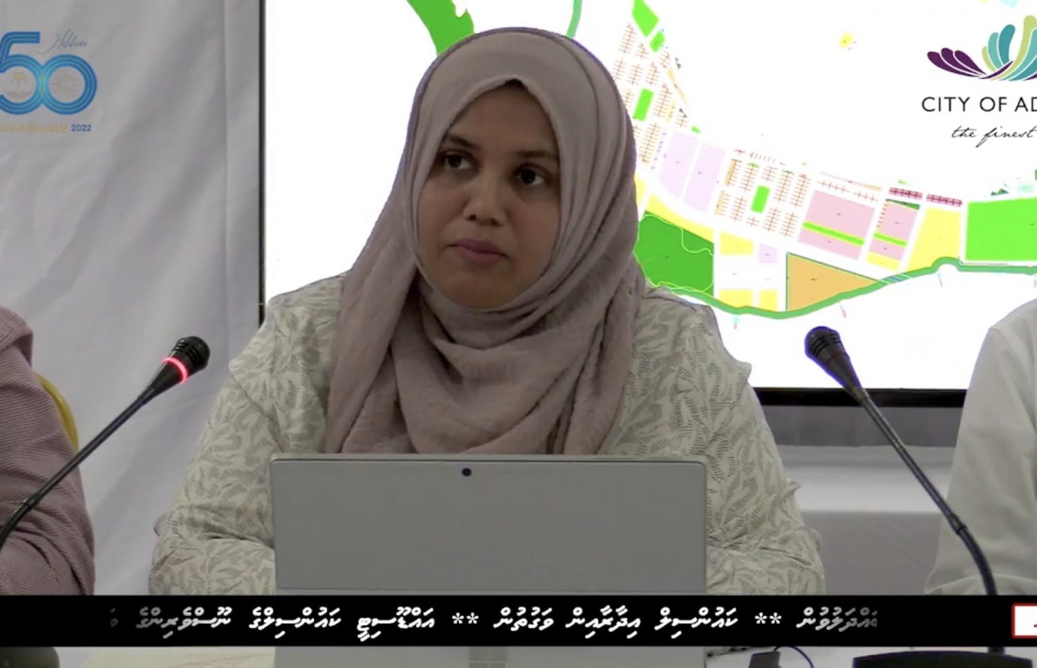 އައްޑޫ ސިޓީ ކައުންސިލުން ބޭއްވި ނޫސްވެރިންގެ ބައްދަލުވުމުގައި ފޭދޫ މަގުއްދޫ ދާއިރާގެ ކައުންސިލް މެމްބަރު އައިމިނަތު ސަލްމާ ވާހަކަދައްކަވަނީ.