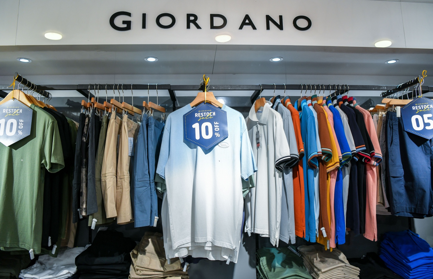 ކްލެސިކުގައި ބޭރުގެ މަޝްހޫރު ފެޝަން ބްރޭންޑުގެ އަންހެން އަދި ފިރިހެން ހެދުން ހުރޭ. -- ފޮޓޯ؛ ފަޔާޒް މޫސާ | މިހާރު