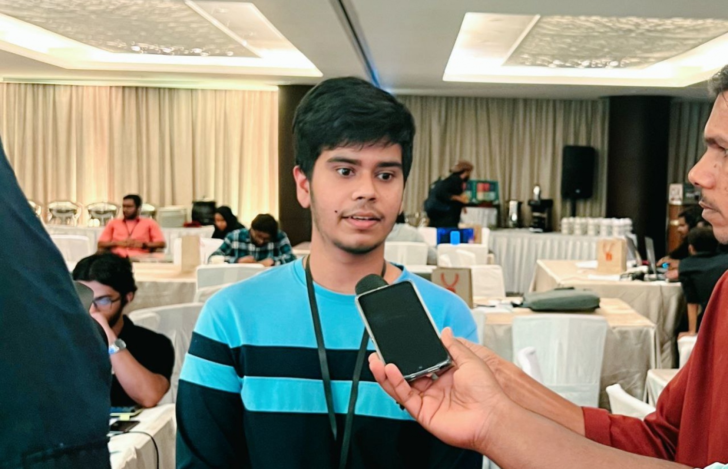 ހެކަތޮންގައި ބައިވެރިވާ އުމުރުން 18 އަހަރުގެ ވެބް ޑިވެލޮޕަރު ޔޫސުފް ސައީދު މީޑިއާތަކައި ވާހަކަ ދައްކަނީ ---ފޮޓޯ: ބީއެމްއެލް