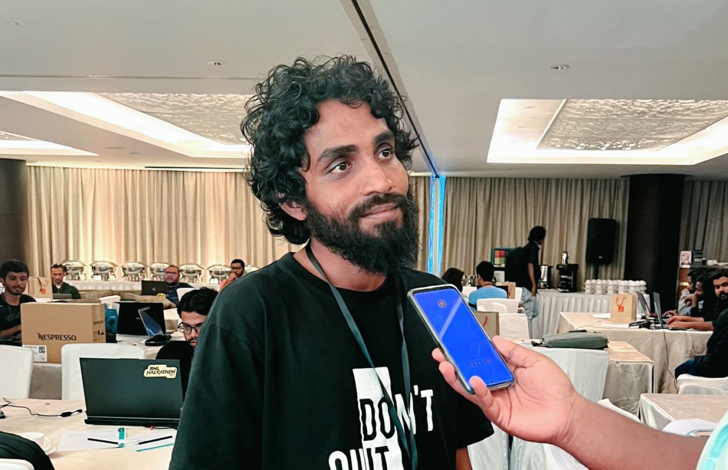 ހެކަތޮންގައި ބައިވެރިވާ ޑިވެލޮޕަރު އަހްމަދު މަހްފޫޒް މީޑިއާތަކައި ވާހަކަ ދައްކަނީ ---ފޮޓޯ: ބީއެމްއެލް