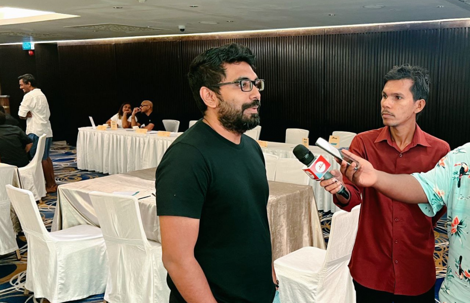 ބީއެމްއެލް ހެކަތޮންގެ މެންޓާ އަދި ސޮފްޓްވެއާ ޑިވެލޮޕަރު ނާއިލް އަބްދުއްރަހްމާން މީޑިއާތަކައި ވާހަކަދައްކަނީ --ފޮޓޯ: ބީއެމްއެލް