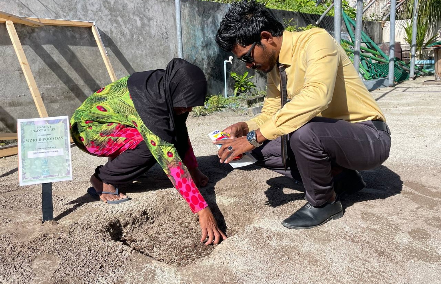 ވެލްނަސް މެޓާސްއިން ހަދިޔާ ކުރި އޮށްތައް އިންދަނީ: 42 ރަށެއްގައި އެ ޕްރޮގްރާމް ކުރިއަށްދިޔަ