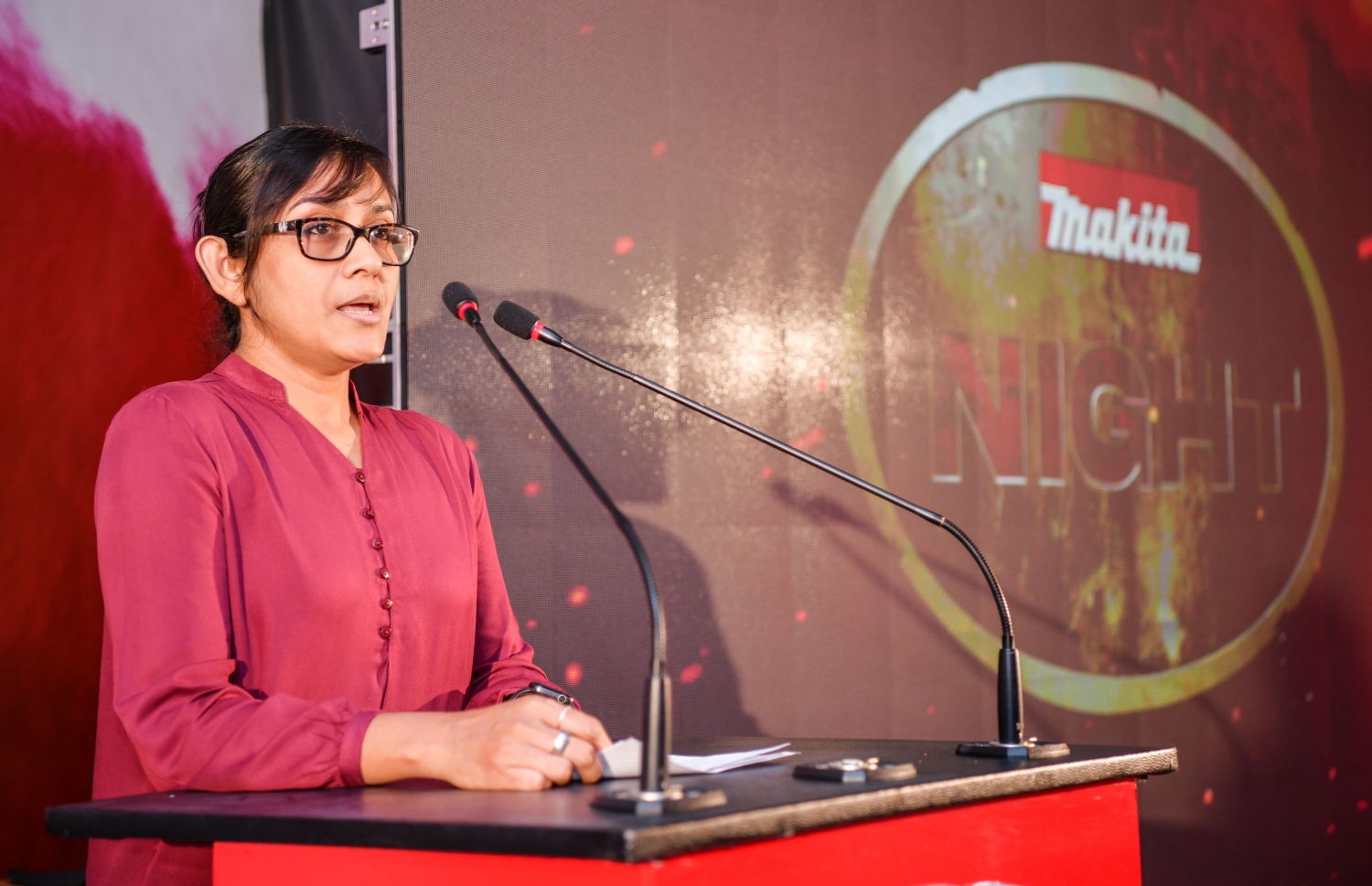 އެސްޓީއޯގެ މާކެޓިން ކޮމިއުނިކޭޝަންގެ ޖެނެރަލް މެނޭޖަރު މަރިޔަމް ޕަރުވީން އަބްދުލްފައްތާހު މަކިޓާ ނައިޑް ހަފްލާގައި ވާހަކަ ދައްކަވަނީ -- ފޮޓޯ: ފަޔާޒު މޫސާ | މިހާރު