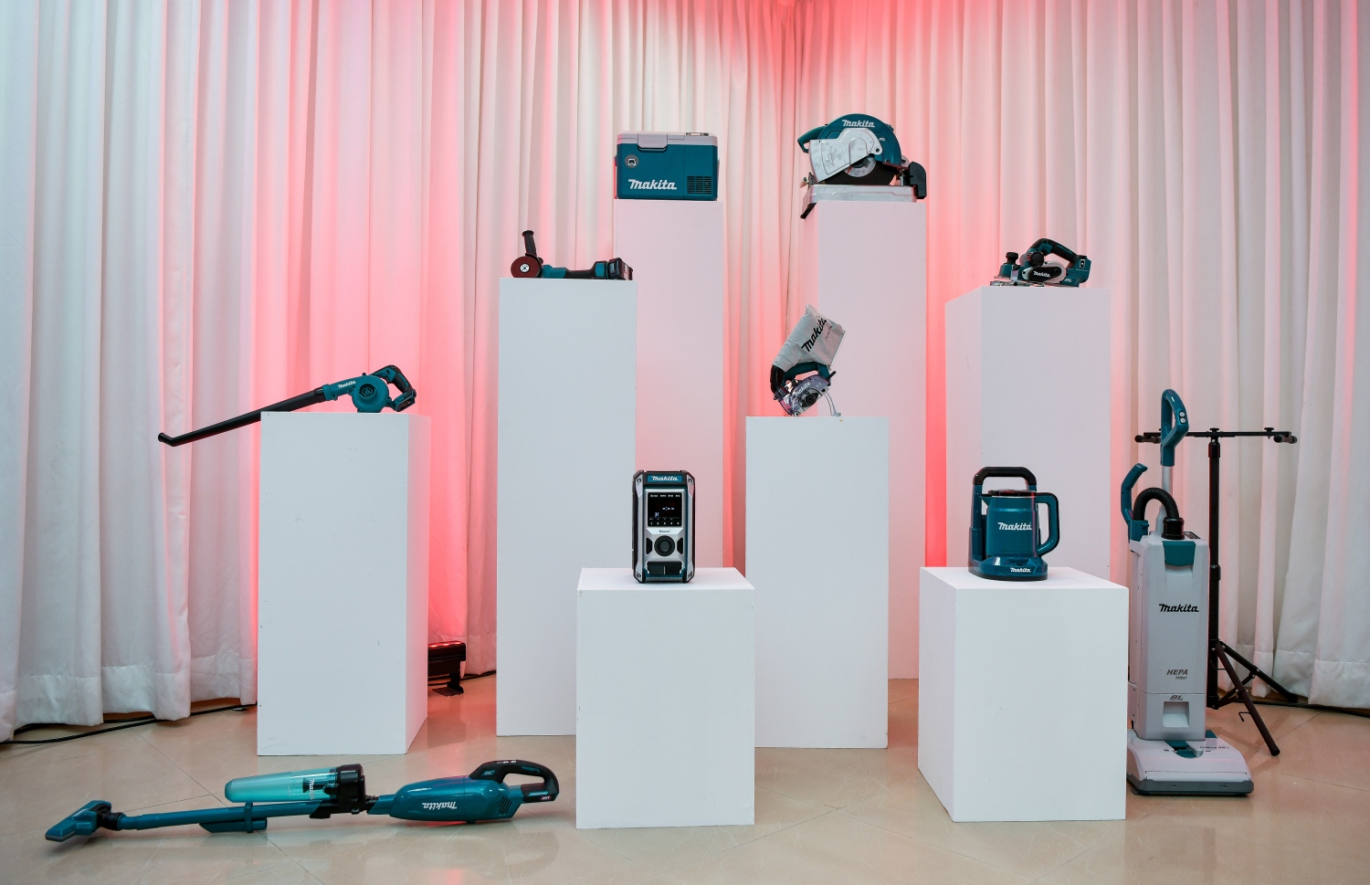 "މަކީޓާ ނައިޓް" ހަފްލާގައި ދައްކާލަން ބަހައްޓާފައި ހުރި މަކީޓާގެ އުފެއްދުންތަކެއް---ފޮޓޯ: ފަޔާޒް މޫސާ | މިހާރު