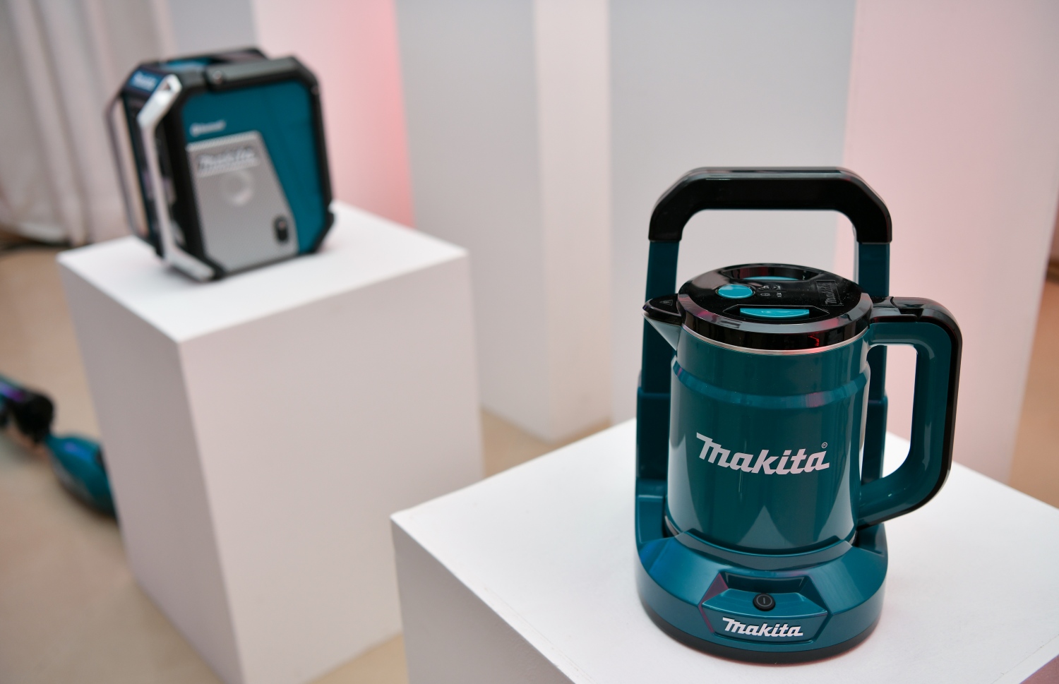 "މަކީޓާ ނައިޓް" ހަފްލާގައި ދައްކާލަން ބަހައްޓާފައި ހުރި މަކީޓާގެ އުފެއްދުންތަކެއް---ފޮޓޯ: ފަޔާޒް މޫސާ | މިހާރު