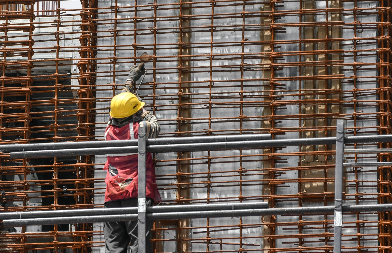 ބޯހިޔާވަހިކަމުގެ ދަތިކަން ހައްލުކުރަން މި ސަރުކާރުން ހުޅުމާލެ 2 ގައި އިމާރާތްކުރަން ފެށި 4000 ފްލެޓްތަކުގެ މަސައްކަތް ކުރިޔަށް ދަނީ، ބޯހިޔާވަހިކަމަށް ހުޅުވާލި މުއްދަތު މި ހަފުތާގައި ހަމަވިއިރު 4،000 ފްލެޓަށް ގާތްގަނޑަކަށް 20,697 މީހުން ވަނީ ކުރިމަތިލައިފައި.-- ފޮޓޯ: ނިޝާން އަލީ/ މިހާރު