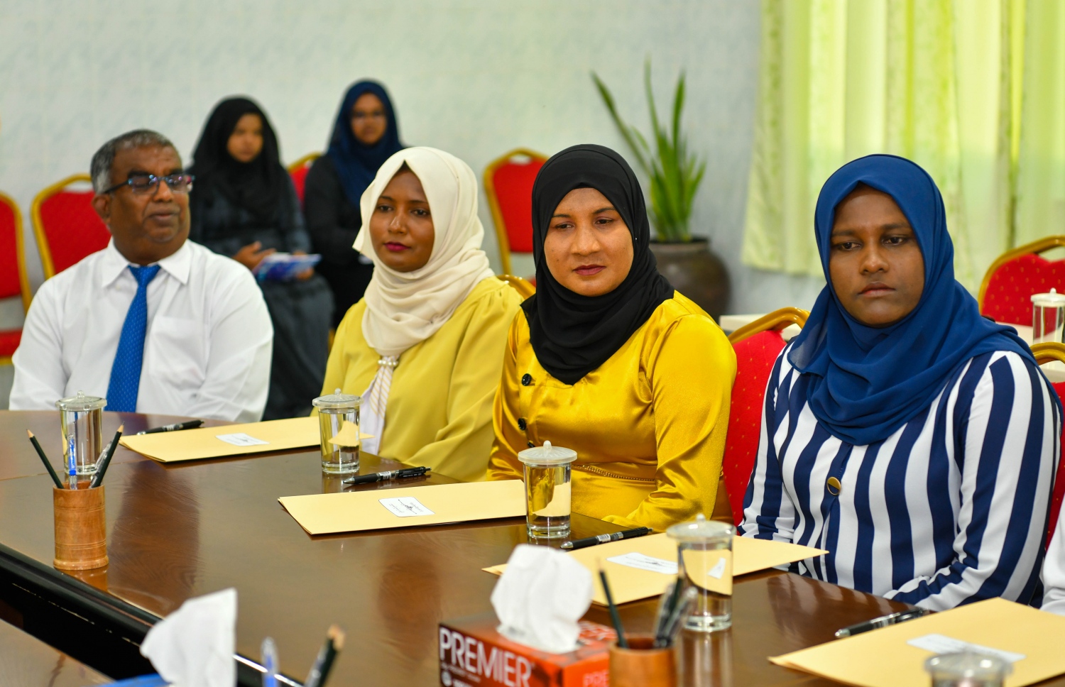 މިދިޔަ ސެޕްޓެމްބަރު މަހު ރައީސް އިބްރާހިމް މުހައްމަދު ސޯލިހު ހއ. ދިއްދު އަށް ކުރެއްވި ދަތުރުފުޅުގައި އެ ރަށު ކައުންސިލް މެމްބަރުންނާ ބައްދަލުކުރެއްވުން -- ފޮޓޯ: ރައީސް އޮފީސް