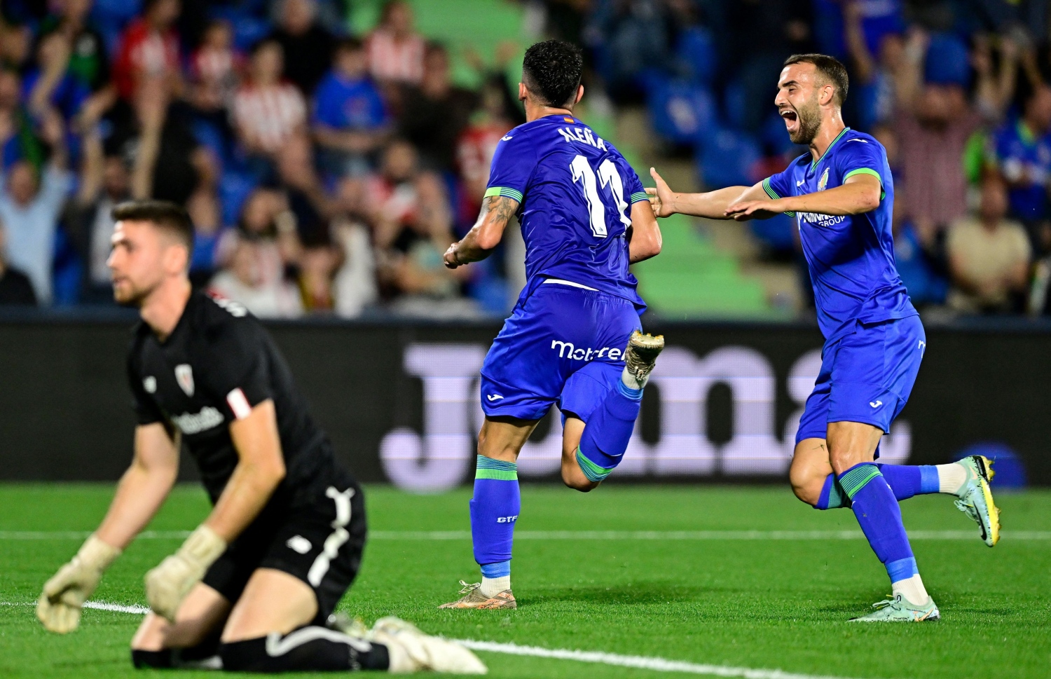 މުނީރު އެލް ހައްދާދީ، ގެޓާފޭ އަށް އެއްވަރު ކޮށްދިން ލަނޑު ޖެހުމަށް ފަހު އުފާފާޅޫކުރަނީ.--