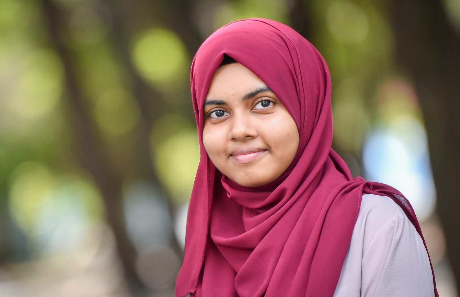 އިބާ: އޭނާ ނާސިން ކިޔެވީ ރައީސްގެ ސްކޮލަޝިޕް ދޫކޮށްލުމަށްފަހު، އެމްއެންޔޫގެ ސްކޮލަޝިޕްގައި.-- ފޮޓޯ ފަޔާޒު މޫސާ/ މިހާރު