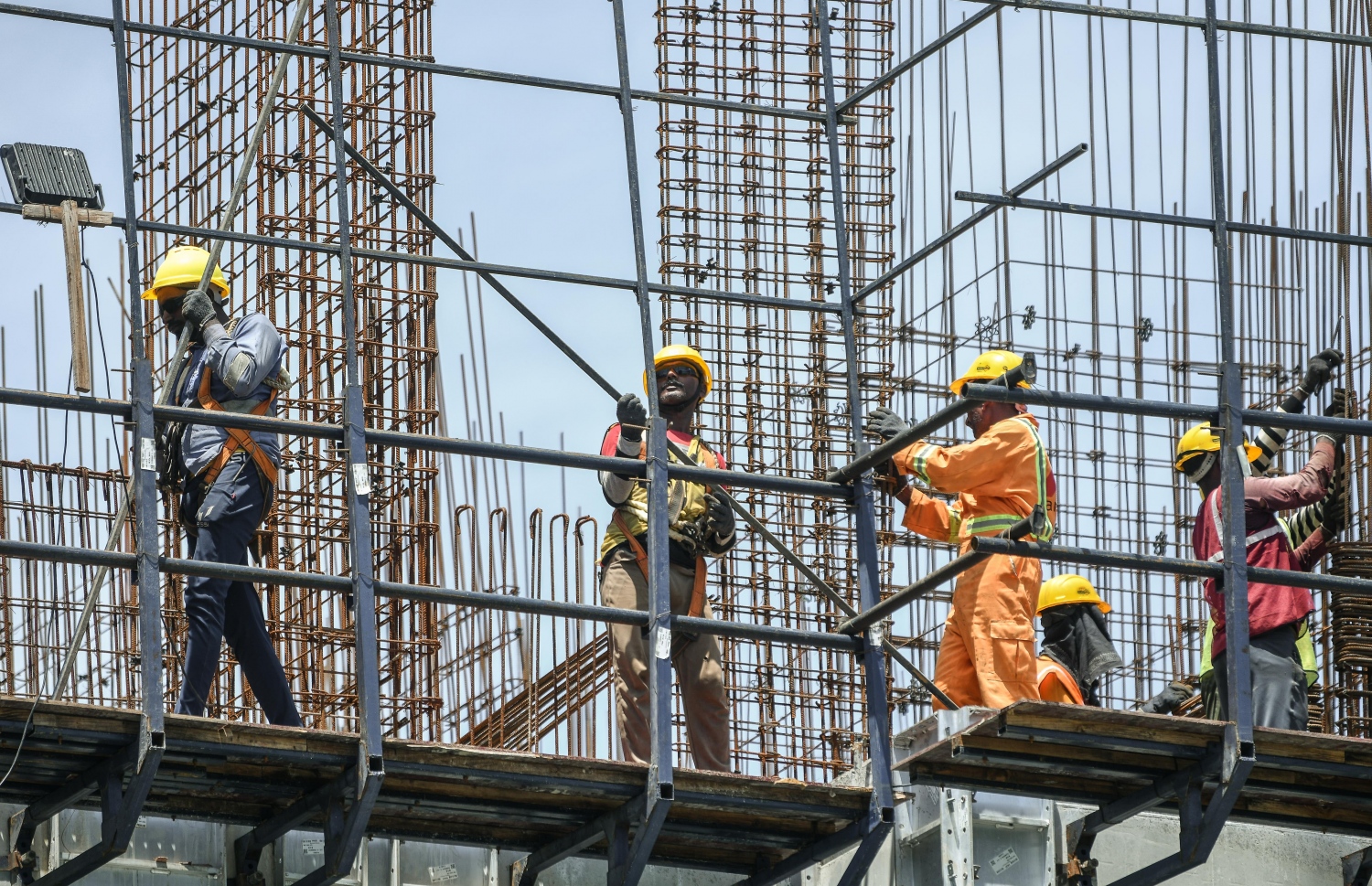 ބޯހިޔާވަހިކަމުގެ ދަތިކަން ހައްލުކުރަން މި ސަރުކާރުން ހުޅުމާލެ 2 ގައި އިމާރާތްކުރަން ފެށި 4000 ފްލެޓްތަކުގެ މަސައްކަތް ކުރިޔަށް ދަނީ، ބޯހިޔާވަހިކަމަށް ހުޅުވާލި މުއްދަތު މި ހަފުތާގައި ހަމަވިއިރު 2،000 ގޯއްޗާއި 4،000 ފްލެޓަށް ގާތްގަނޑަކަށް 40،000 މީހުން ވަނީ ކުރިމަތިލައިފައި.-- ފޮޓޯ: ނިޝާން އަލީ/ މިހާރު