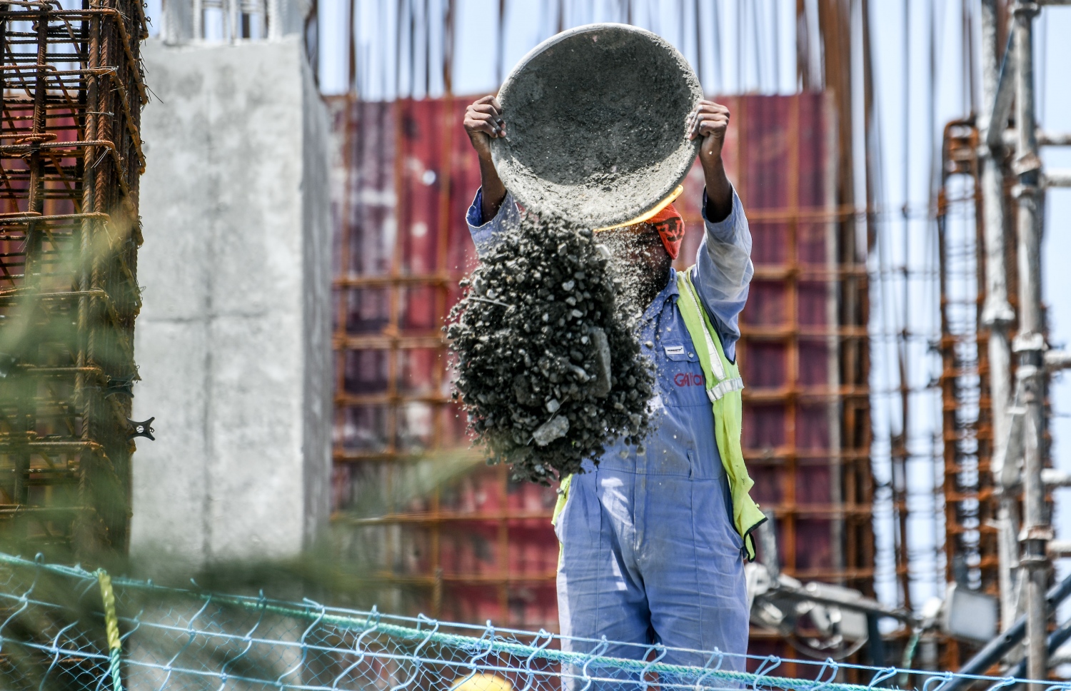 ބޯހިޔާވަހިކަމުގެ ދަތިކަން ހައްލުކުރަން މި ސަރުކާރުން ހުޅުމާލެ 2 ގައި އިމާރާތްކުރަން ފެށި 4000 ފްލެޓްތަކުގެ މަސައްކަތް ކުރިޔަށް ދަނީ، ބޯހިޔާވަހިކަމަށް ހުޅުވާލި މުއްދަތު މި ހަފުތާގައި ހަމަވިއިރު 4،000 ފްލެޓަށް ގާތްގަނޑަކަށް 20,697 މީހުން ވަނީ ކުރިމަތިލައިފައި.-- ފޮޓޯ: ނިޝާން އަލީ/ މިހާރު