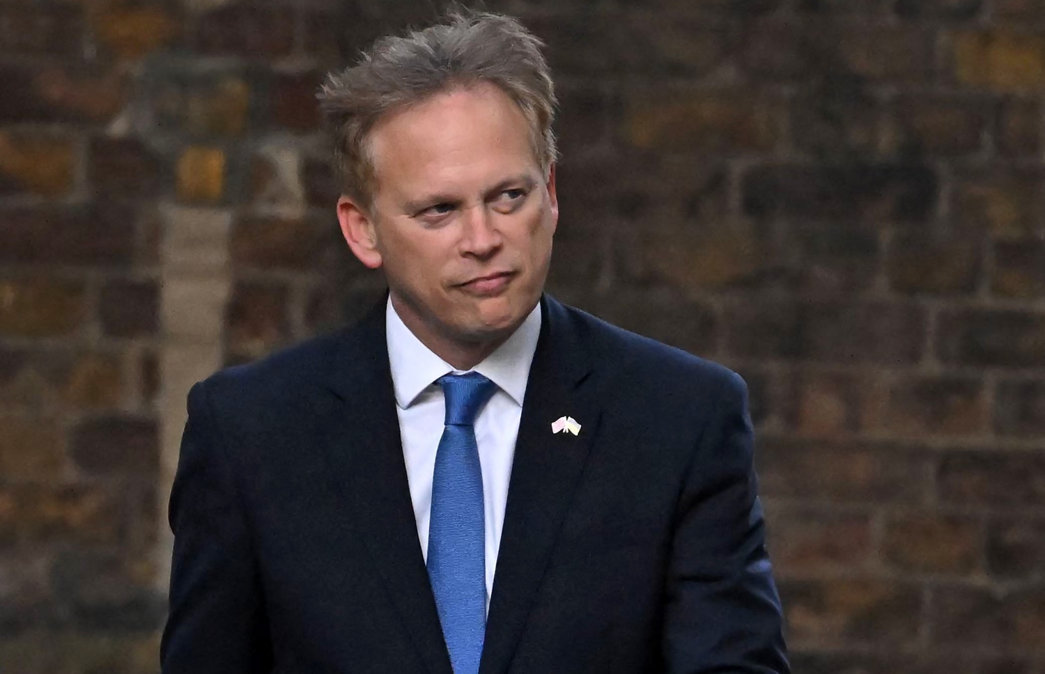 އޮކްޓޫބަރ 19، 2022؛ އިނގިރޭސި ވިލާތުގެ ދާޚިލީ ވަޒީރުގެ މަގާމުގައި ހުންނެވި ސުއެލާ ބްރޭވާމޭން އިސްތިއުފާ ދެއްވުމާ ގުޅިގެން އެ މަގާމަށް އައްޔަންކުރެއްވި ކޮންޒަވޭޓިވް ޕާޓީގެ މެމްބަރު ގްރާންޓް ޝެޕްސް، ބޮޑުވަޒީރު ލީޒް ޓްރަސްއާ ބައްދަލުކުރެއްވުމަށް، ބޮޑުވަޒީރުގެ އޮފީހަށް ވަޑައިގަންނަވަނީ. --އޭއެފްޕީ