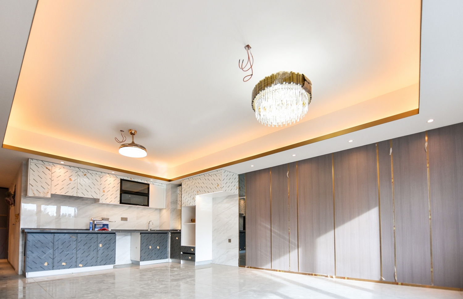 ހަންބޯ ކުންފުނިން ހުޅުމާލޭގައި ހަދަމުން އަންނަ ކޭޕާކް އެޕާޓްމަންޓެއްގެ އެތެރެ: ކޭޕާކްގެ މައްސަލާގައި މަންޑޭއަށް ވައްކަމުގެ ތުހުމަތުކޮށް ޖިނައީ ތަހުގީގުކުރަން މައި ހިއްސާދާރު ޕޮލިހަށް ވަނީ ހުށަހަޅައިފައި.-- ފޮޓޯ: ފަޔާޒް މޫސާ | މިހާރު