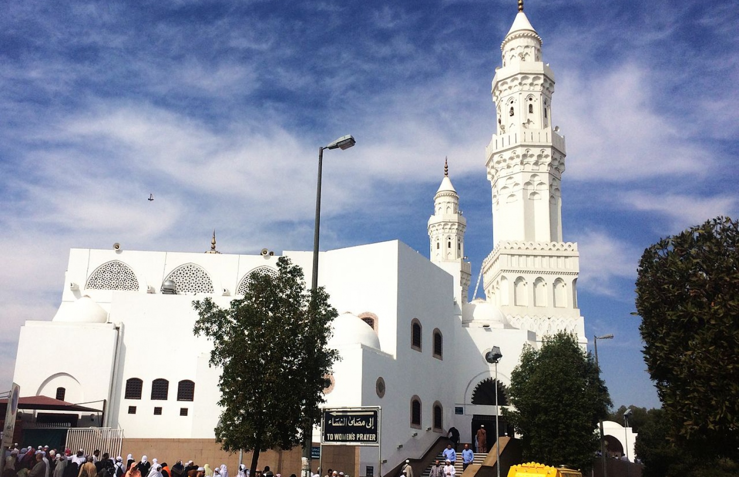 ނަބަވީ ޒަމާނުގެ އިސްލާމީ އާސާރުތައް ރައްކާތެރިކުރުމަށް ސައޫދީ އަރަބިއްޔާ އިން ފެށި މަޝްރޫއުގެ ދަށުން ރައްކާތެރިކުރާ ތަންތަނުގެ ތެރޭގައި ހިމެނޭ، ދެ ގިބްލަ މިސްކިތް