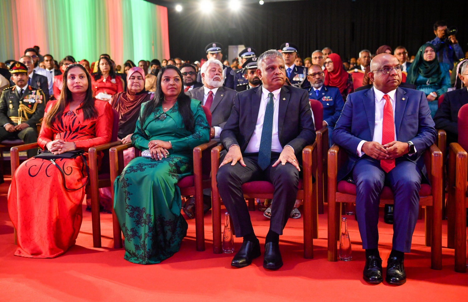 ދަރުބާރުގޭގައި ބޭއްވި ގައުމީ އިނާމު ދިނުމުގެ ޖަލްސާގައި ސަރުކާރުގެ ބައެއް މިނިސްޓަރު ބައިވެރިވަނީ -- ފޮޓޯ: ރައީސް އޮފީސް