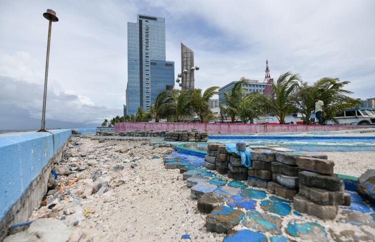 Tsunami bina maizaan tharaggee kuran e sarahahdhugai huri ulhandhu thah nagan angaifi