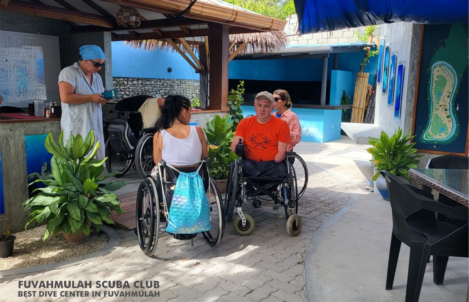 ހާއްސަ އެހީ އަށް ބޭނުންވާ ރަޝިއާގެ ޑައިވަރުން ފުވައްމުލަކު ސްކޫބާ ކްލަބްގެ ގޯތިރޭގައި -- ފޮޓޯ: ފުވައްމުލަކު ސްކޫބާ ކްލަބް